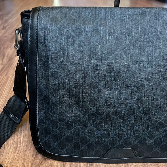 A198-  💯 % authentic Gucci messenger crossbody bag - Picture 5 of 16